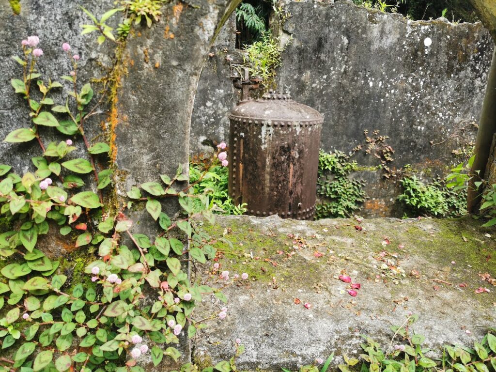 Hell-Bourg's Ancient Baths in Salazie - old tank