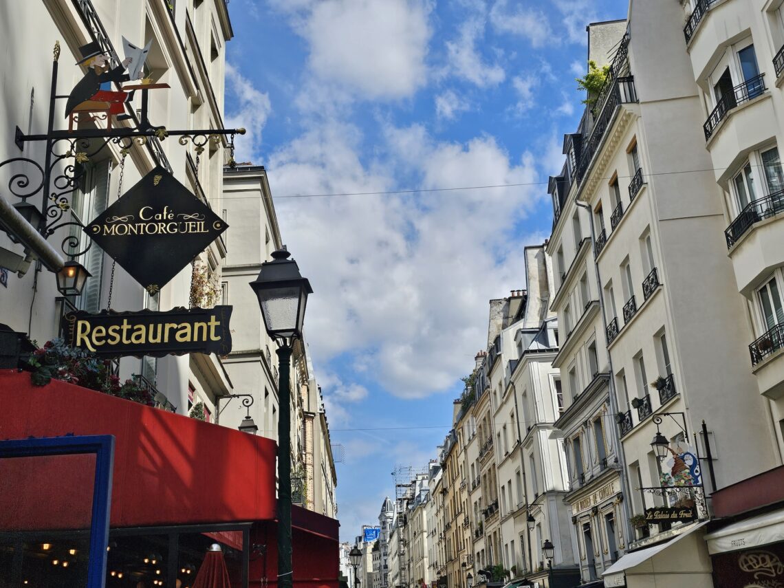 Café Montorgueil - shop sign