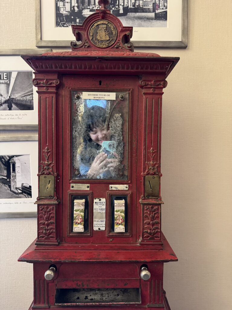 Anis de Flavigny - old vending machine