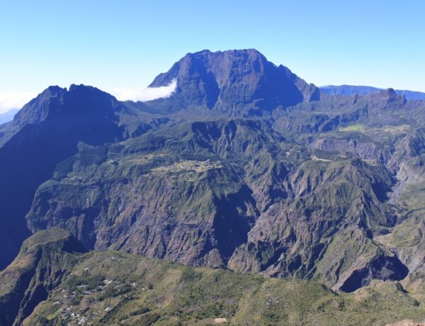 Piton des Neiges vu du Maido