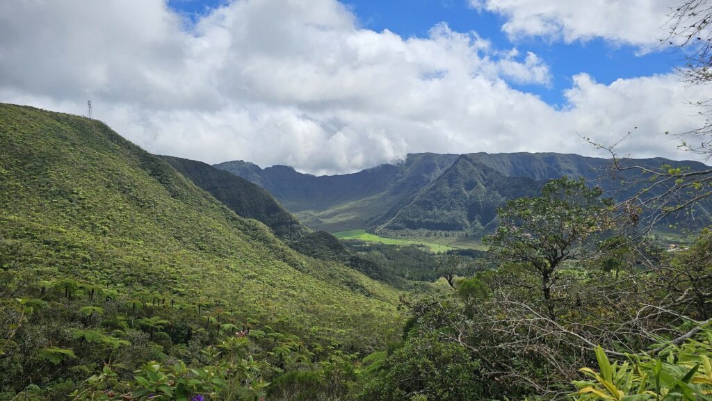 Montagnes depuis la Route des plaines de La Réunion