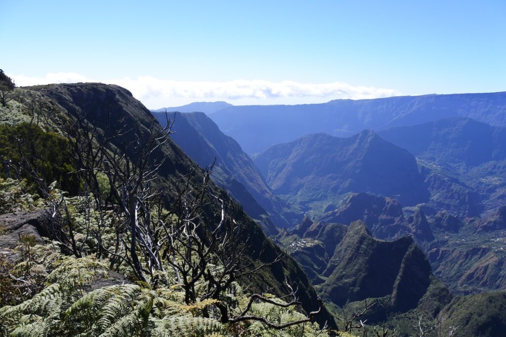 Vue sur cirque de Mafate et ses montagnes depuis Maido
