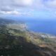 Littoral ouest de La Réunion vu du ciel en parapente