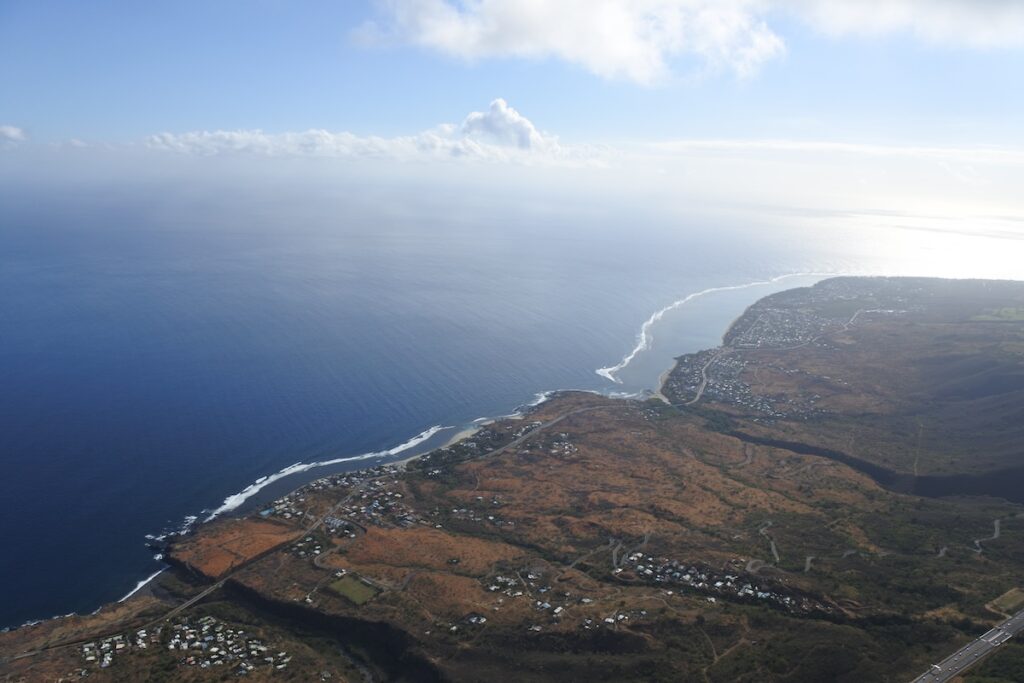 Côte ouest de la réunion et ocean indien vus du ciel