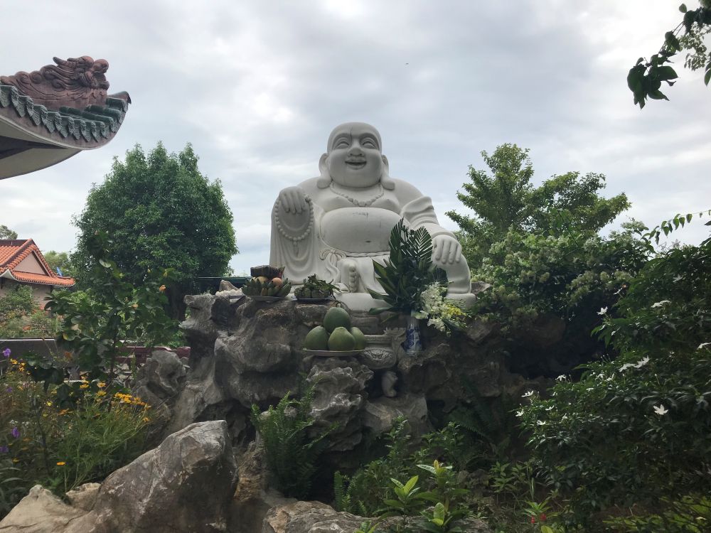 Photo du grand Bouddha du temple Linh Phong près de Phuong Mai