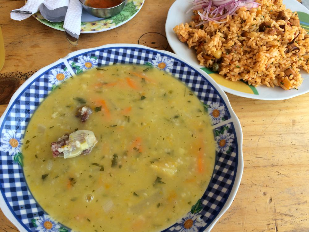 Soupe de quinoa, riz épicé et sauté