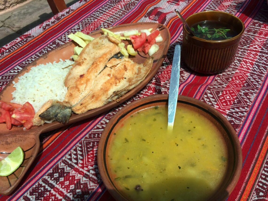 Truite, thé de muna, et soupe de quinoa