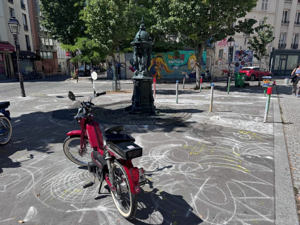 The moped parked in the place of "La Butte aux Cailles"