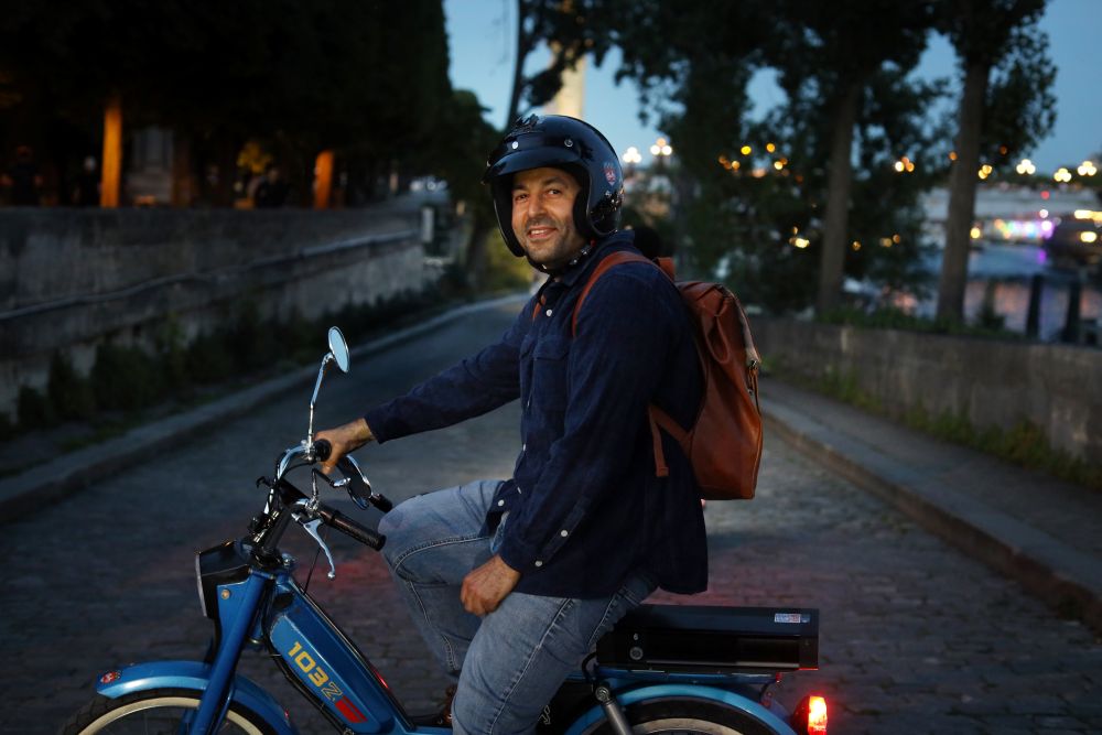 the guide of Paris Moped Tour, Luca