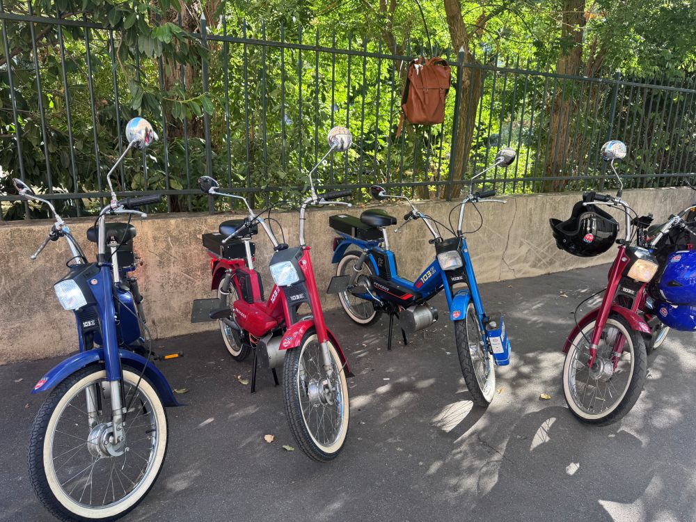 Vintage mopeds Peaugot 103