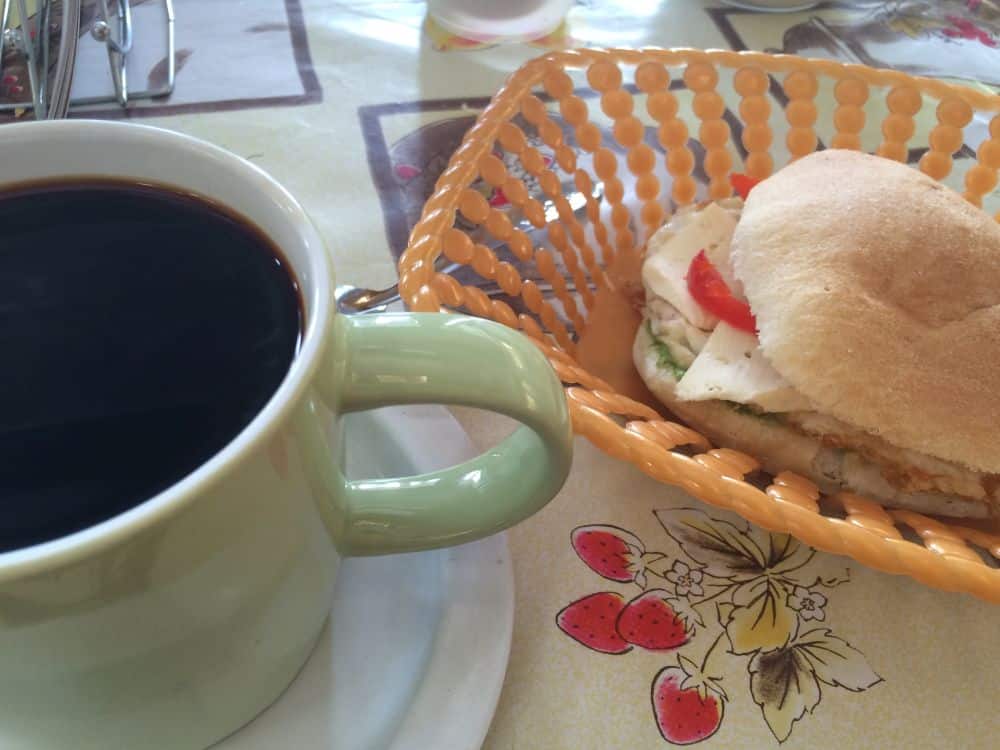 petit dejeuner bolivien typique au comedor