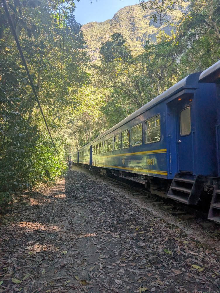 train bleu hidroelectrica