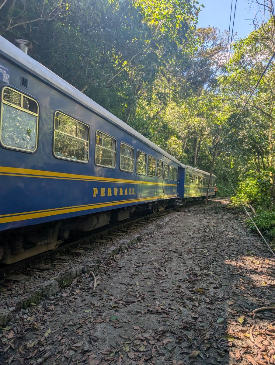 photo du train perurail allant de Cusco à hidroelectrica